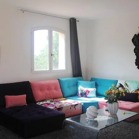 Elegante A Saint-raphael Avec Piscine Partagee Villa